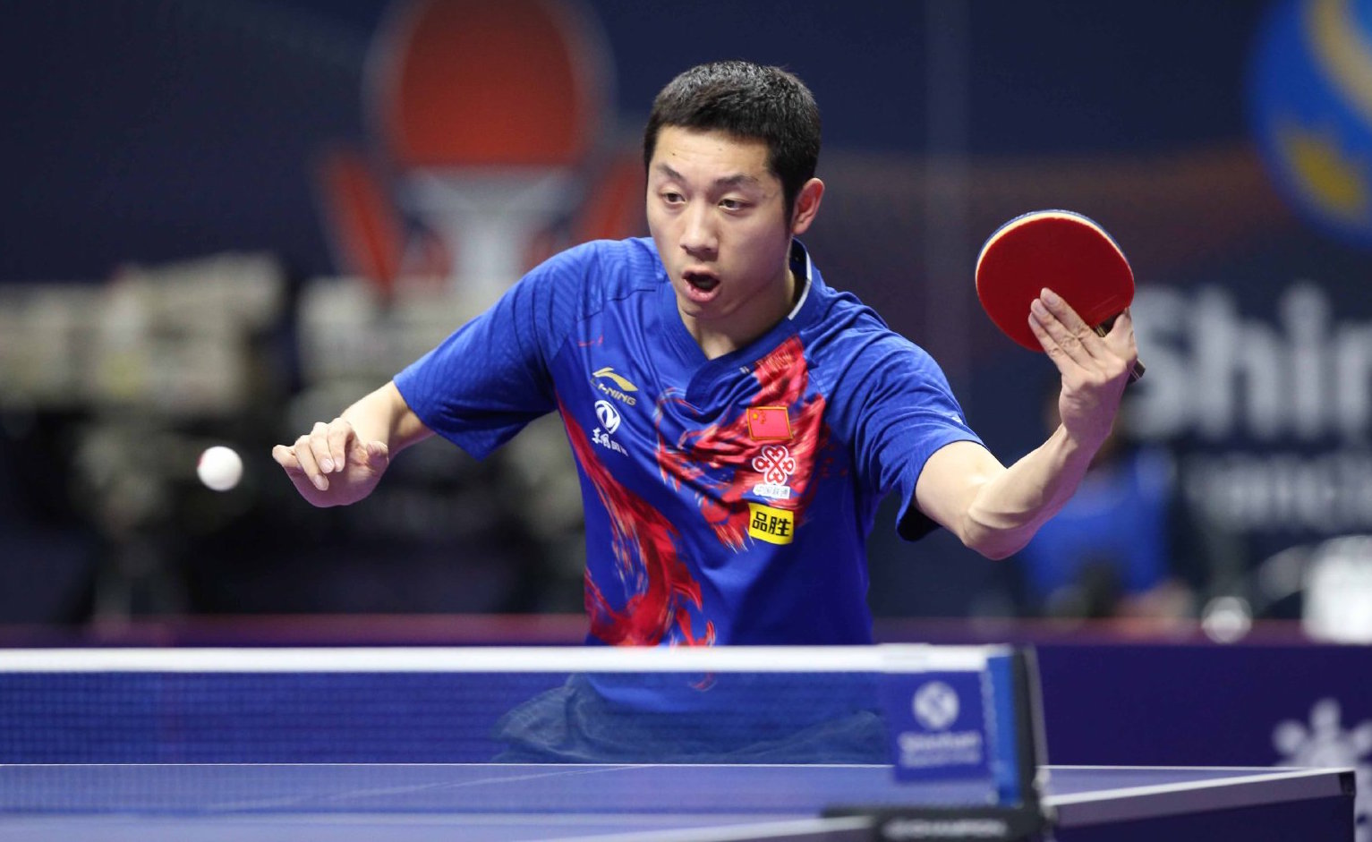 定格在奖杯 定格在奖杯
